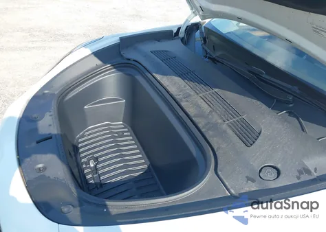 2023 Tesla Model Y Awd/Long Range Dual Motor All-Wheel Drive z USA, uszkodzony, nr VIN 7SAYGAEE5PF971132